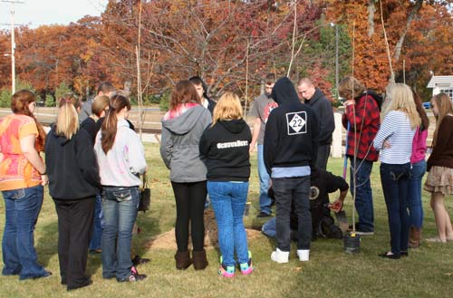 Students Plant Trees